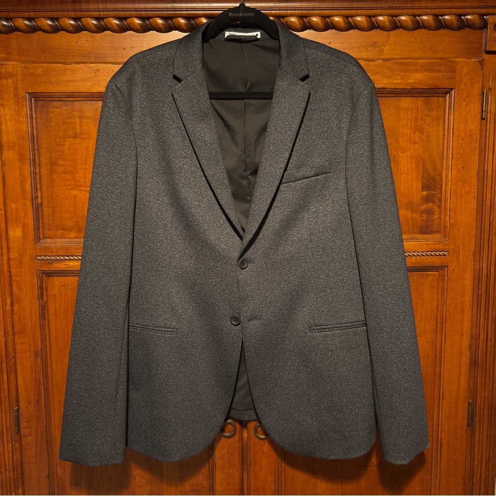 Men’s Zara suit jacket size 44.